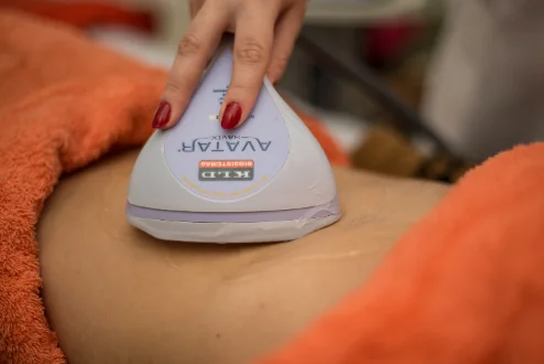Procedimento estético facial